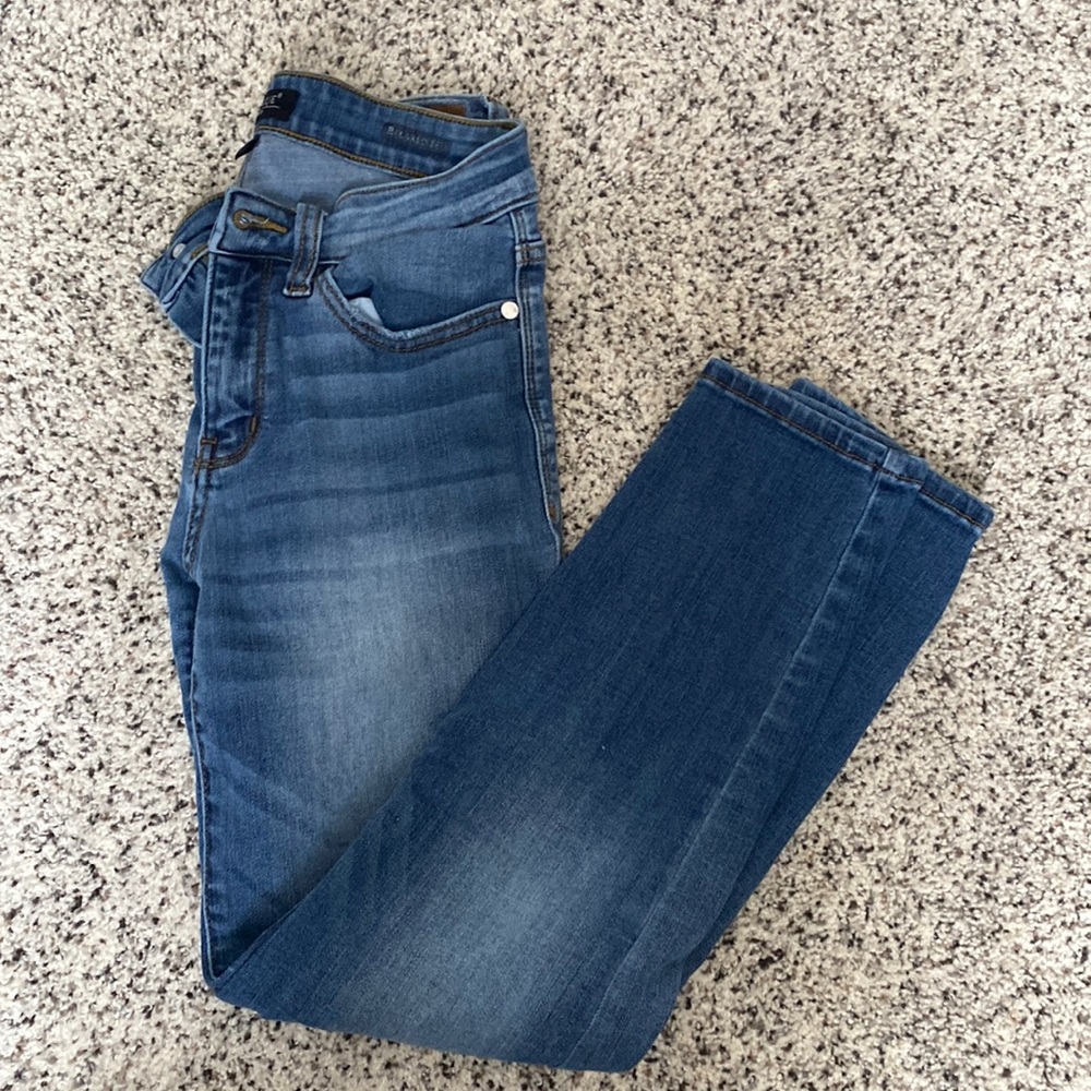 Judy Blue, light wash, relaxed fit. Size 3/26.
